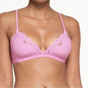 Skims Fits Everybody triangle Bralette with lace, size large.